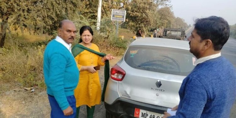 इटारसी बस स्टैंड पहुंच क्षेत्रीय परिवहन अधिकारी श्रीमति निशा चौहान ने की बसों की जांच,19 चालान से 28,000 हजार वसूले