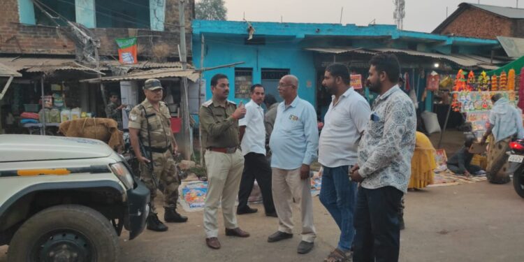 *पटाखा व्यापारियों को थाना प्रभारी ने किया सचेत बिना अनुमति नहीं खुलेंगी पटाखे की दुकान*