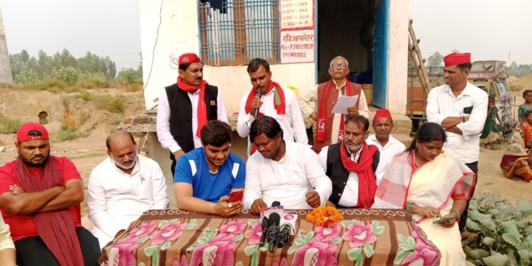 प्रदेश व्यापी चल रही साइकिल रैली यात्रा का आज शुभम धर्म कांटा इंदरगढ़ में संबोधन के बाद साइकल यात्रियों को जलपान कराकर किया गया