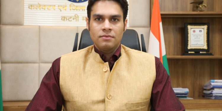 लोकतंत्र की मजबूती के लिए मतदान अवश्य करें, लोकतंत्र को समृद्ध बनायें  कलेक्टर श्री प्रसाद ने मतदाताओं से की अपील