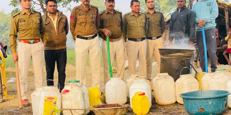 पुलिस थाना विजयराघवगढ़ जिला कटनी जिला कटनी थाना विजयराघवगढ़ के द्वारा 1 आरोपिया से 105 लीटर शराब जप्त 600 किलोग्राम महुआ लाहन का किया नष्टीकरण