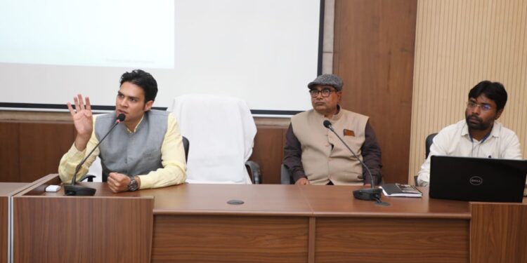 *किसानों के अलावा न हो बिचौलियों और व्यापारियों से धान की खरीदी* कलेक्टर ने धान उपार्जन की तैयारियों एवं व्यवस्थाओं की समीक्षा