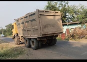 हरदा  जिले में रेत का अवैध कारोबार जोरों से चल रहा है बागुड ही फ़सल खा रही वाली कहावत चुनाव आचार संहिता में चरितार्थ हो रही है।