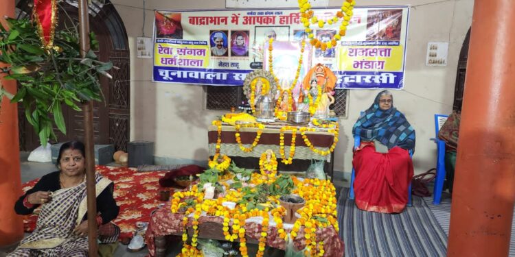 बांद्राभान नर्मदा तवा संगम मेले में सवा सौ वर्ष से अधिक समय से लगातार चूनावाला साहू परिवार द्वारा होता है रामसत्ता का आयोजन।