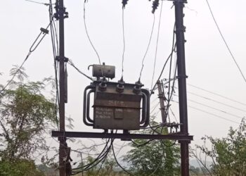 देवरी पाठक में किसानों के लिए लगा ट्रांसफार्मर पांच महीने से खराब, जिम्मेदार बेपरवाह