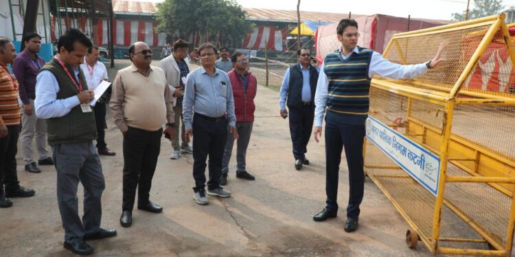 कलेक्टर श्री प्रसाद ने मतगणना स्थल की व्यवस्थाओं का लिया जायजा  दिशा संकेतक और निर्देशक लगानें के दिए निर्देश