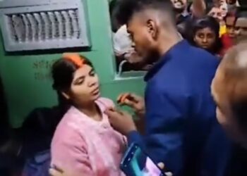 पहली बार किसी ने चलती ट्रेन में रचाई शादी वायरल हुआ VIDEO देखे
