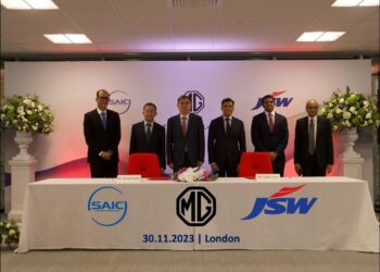 SAIC मोटर और JSW ग्रुप ने एक संयुक्त उद्यम की घोषणा की इसका मकसद हरित गतिशीलता पर ध्यान केंद्रित करना और विकास में तेजी लाना है SAIC मोटर ने JSW समूह के साथ रणनीतिक संयुक्त उद्यम में प्रवेश किया