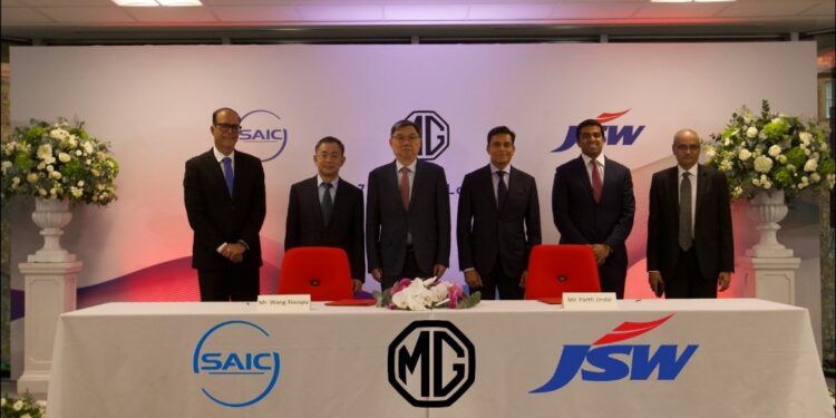 SAIC मोटर और JSW ग्रुप ने एक संयुक्त उद्यम की घोषणा की इसका मकसद हरित गतिशीलता पर ध्यान केंद्रित करना और विकास में तेजी लाना है SAIC मोटर ने JSW समूह के साथ रणनीतिक संयुक्त उद्यम में प्रवेश किया