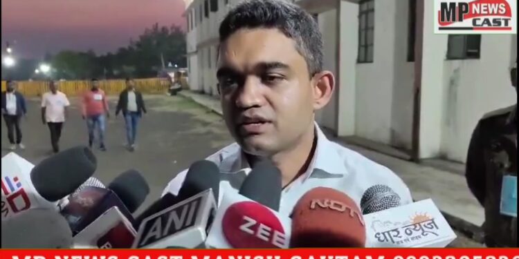 कलेक्टर एवं जिला निर्वाचन अधिकारी प्रियंक मिश्रा ने धार जिले में  शांतिपूर्ण एवं निर्विघ्न निर्वाचन सम्पन्न होने पर टीम धार को बधाई दी और जिलेवासियों का आभार व्यक्त किया।