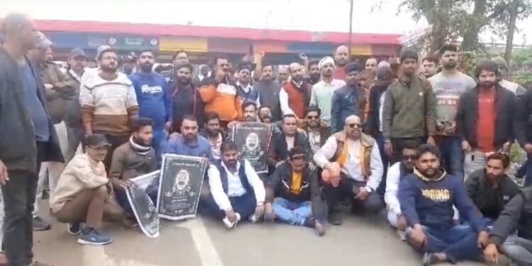करणी सेना के राष्ट्रीय अध्यक्ष की हत्या मामलें में करणी सेना का प्रदर्शन मप्र बंद करने की दी चेतावनी
