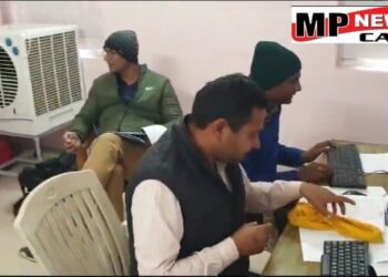 5 हजार रुपए की रिश्वत लेते हुए सरपंच कृष्ण कुमार सिंह रंगे हाथों गिरफ्तार