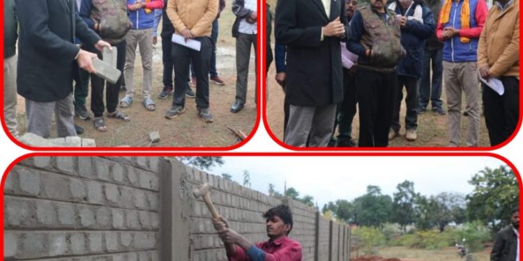 कलेक्टर श्री प्रसाद ने खितौली कन्या छात्रावास की निर्माणाधीन बाउन्ड्रीवाल को गिराने के दिए निर्देश बाउन्ड्रीवाल में घटिया गणवत्ता की ईटों का किया जा रहा था प्रयोग कलेक्टर ने नये सिरे से गुणवत्तायुक्त बाउन्ड्रीवाल बनानें के दिए निर्देश