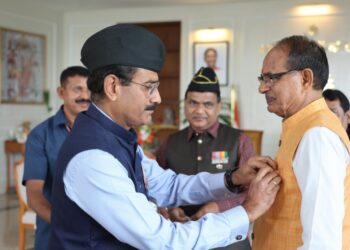 मुख्यमंत्री श्री चौहान ने सशस्त्र सेना झंडा दिवस पर प्रदान की सहयोग राशि