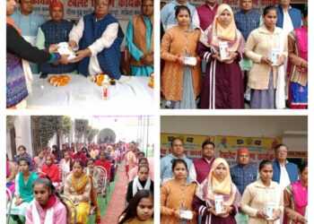 उत्तर प्रदेश सरकार द्वारा बीएससी थर्ड ईयर बीए थर्ड ईयर के छात्र-छात्राओं को निशुल्क स्मार्टफोन वितरित किए गए