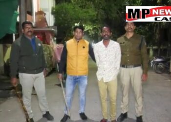 देखें VIDEO पुलिस ने निकाला ड्रग्स पेडलर का जुलूस, आरोपी कहता नजर आया ड्रग्स बेचना पाप है पुलिस हमारी बाप