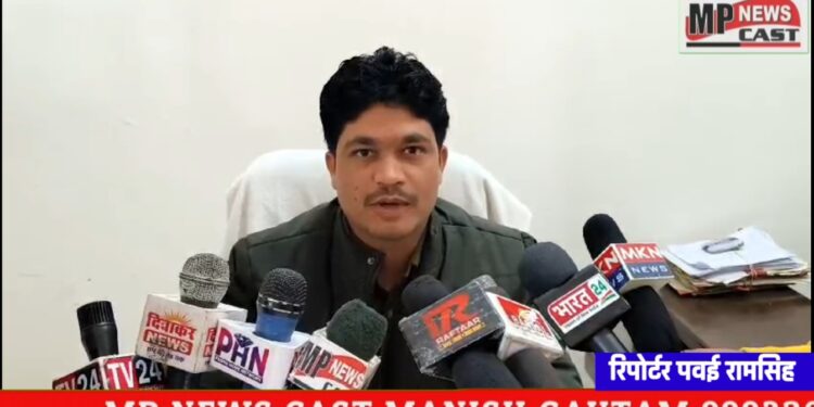 जंगली सूअर का शिकार करने वाले चार आरोपी गिरफ्तार अन्य आरोपियों की तलाश जारी करंट विछाकर किया था शिकार