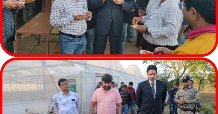 *कलेक्टर ने खिलाया ग्रमीणों को गुलाब जामुन*