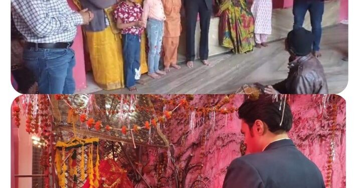 *कलेक्टर अविप्रसाद ने मंत्रमुग्ध हो सुना दृष्टिबाधित प्रेम सुख से देवी गीत*