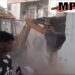 भोपाल BJP कार्यकर्ता से मारपीट कर हाथ काटने वाले आरोपी असलम फारुख राइन उर्फ मिन्नी के घर चला बुलडोजर