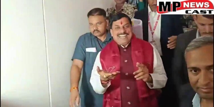 भोपाल CM मोहन यादव जयपुर से लौटते ही पहुंचे भोपाल के मोतीलाल विज्ञान महाविद्यालय, किया औचक निरीक्षण