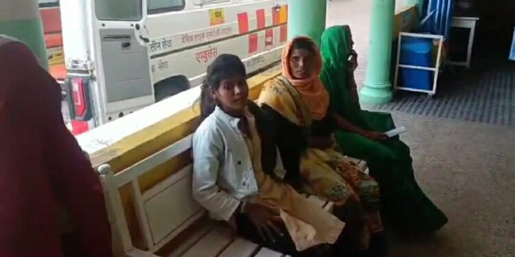 *कीटनाशक मिला पानी पीने से मजदूर हुए बीमार दो की हालत गम्भीर* किसान की गलती के चलते मजदूरों को पहुंचाया मौत के मुहाने पर