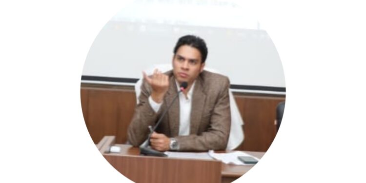 सेवा हेतु अक्षम मानते हुए शिक्षा विभाग के 7 कर्मियों को अनिवार्य सेवानिवृत्ति देने की कार्यवाही प्रचलित  डी.ई.ओ ने प्राचार्याे और बी.ई.ओ से अनुशंसा प्रस्ताव भेजने दिया निर्देश  20 वर्ष की सेवा और 50 वर्ष की आयु के तहत की जायेगी कार्यवाही
