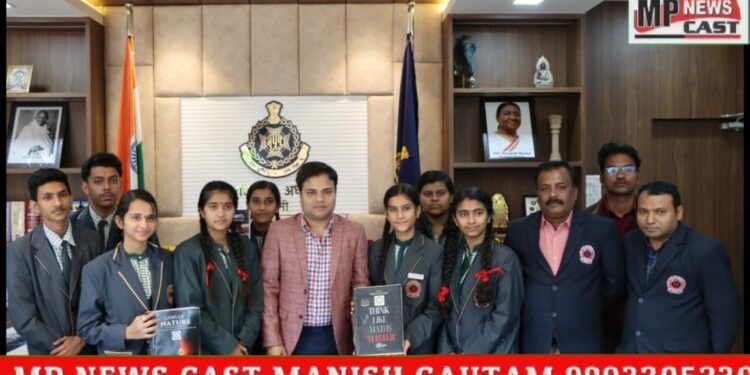 सेक्रेड हार्ट इंग्लिस मीडियम हायर सेकण्डरी स्कूल, कटनी के कक्षा ग्यारहवीं के विद्यार्थियों ने पुलिस अधीक्षक अभिजीत रंजन (भा.पु.से.) से भेंट की देखे VIDEO