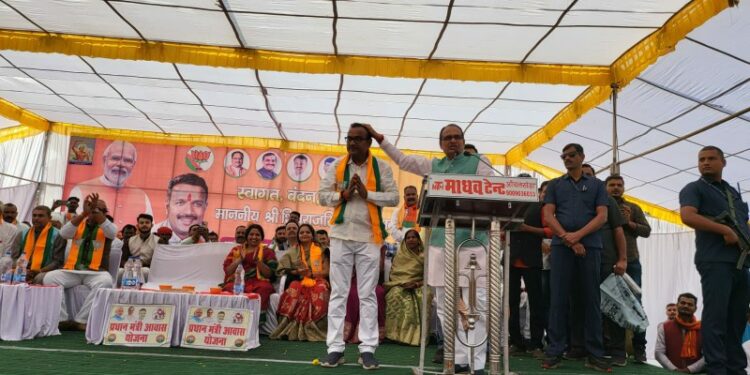 बाईराम आश्रम में श्रीराम कथा के चौथे दिन बड़ी संख्या में श्रद्धालु पहुंचे,श्रीराम कथा के रसपान से खत्म होती है समस्याएं : डॉ. अभिषेक कृष्ण शास्त्र