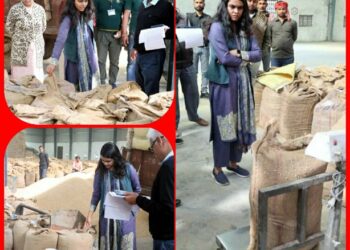 कलेक्टर सुश्री ऋजु बाफना ने बुधवार को खरीदी केन्द्रों एवं खाद वितरण केन्द्र का किया निरीक्षण