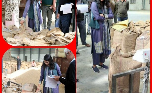 कलेक्टर सुश्री ऋजु बाफना ने बुधवार को खरीदी केन्द्रों एवं खाद वितरण केन्द्र का किया निरीक्षण