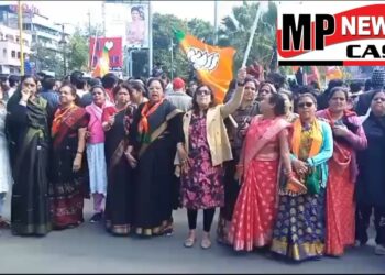 बीजेपी कार्यकर्ताओं ने राहुल गांधी सहित टीएमसी सांसद कल्याण बनर्जी का किया पुतला दहन
