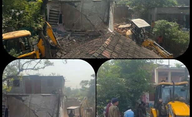 ड्यूटी कर रात को घर लौट रही युवती से चार युवकों ने किया गैंगरेप,एफआईआर दर्ज़,पुलिस प्रशासन की मौजूदगी में दो आरोपियों के घर चला बुलडोजर, अवैध निर्माण ढहाया….