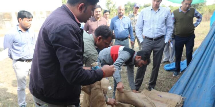 देखिऐ इन मिलर्स के बारदाने मिले खराब किन किन अधाकारियों ने किया सत्यापन*