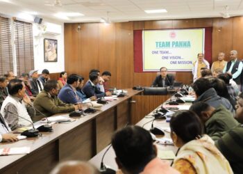 हितग्राहीमूलक योजनाओं के क्रियान्वयन व प्रगति में तेजी लाएं समयावधि में करें लंबित प्रकरणों का निराकरण कलेक्टर ने टीएल बैठक में दिए निर्देश