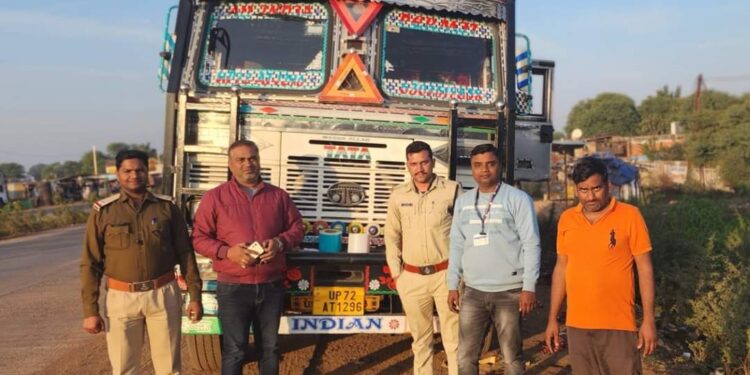 धान के अवैध परिवहन पर वसूला गया 60 हजार रूपये से अधिक का दांण्डिक मंडी शुल्क  कलेक्टर अवि प्रसाद के निर्देश पर गुरूवार को फिर की गई कार्यवाही