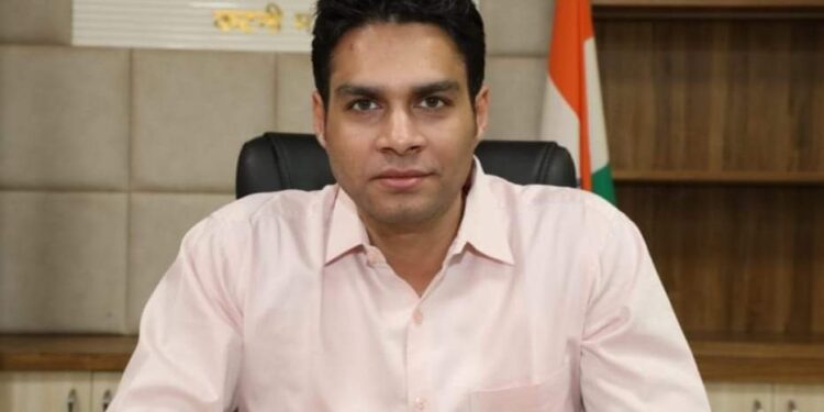 *कलेक्टर ने की समाज सेवियों, स्वैच्छिक संगठनों, जनप्रतिनिधियों और मीडिया कर्मियों, ब्लड डोनर संस्थाओं से बैठक में मौजूद रहने की अपील*