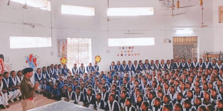 *डोंगरगढ :- थाना निरीक्षक भरत बरेठ के द्वारा शास. कन्या उच्च.माध्यमिक शाला में पास्को कार्यशाला का किया गया आयोजन*