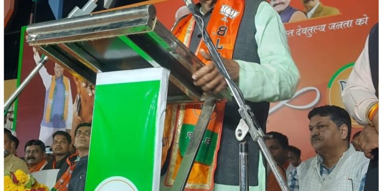 इटारसी में डॉक्टर सीतासरन शर्मा का भव्य विजय जुलूस निकला,मंच से कहा शहर के विकास के लिए बनाएंगे ब्लूप्रिंट,चेतावनी में कहा भीतर घातियो सहित अपराधियों को संरक्षण देने वाले हो जाएं सावधान !