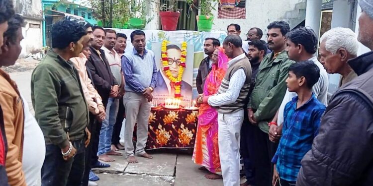 बाबा साहब के बताये मार्ग़ पर चलने का सकलप ले : मुकेश चंद्र मैना
