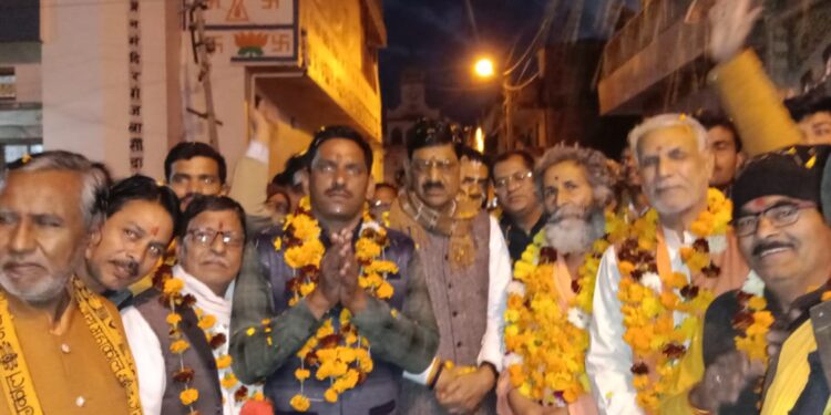 गाजे बाजे से भगवान जगन्नाथ को लेने पुरी रवाना हुए भक्त