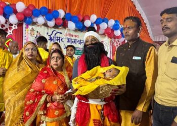 कौशांबी जनपद के तहसील चायल क्षेत्र के मनौरी बाजार में चल रहे सात दिवसीय श्री मद्भागवत कथा में चौथे दिन शुक्रवार को श्री कृष्ण जन्मोत्सव मनाया गया।