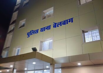 जबलपुर में एक पीड़ित परिवार द्वारा आरोपियों की जमानत अर्जी रोकने पर आरोपियों ने पीड़ित परिवार के बेलबाग थाना अंतर्गत