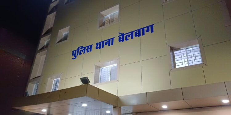 जबलपुर में एक पीड़ित परिवार द्वारा आरोपियों की जमानत अर्जी रोकने पर आरोपियों ने पीड़ित परिवार के बेलबाग थाना अंतर्गत