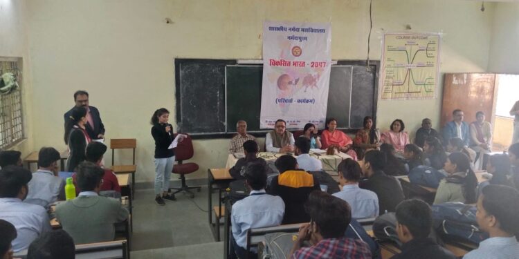 शासकीय नर्मदा कॉलेज में विकसित भारत कार्यक्रम की श्रृंखला में व्याख्यान हुए,भारतीय अर्थव्यवस्था मजबूत बनाने पर मंथन,युवाओं ने कहा शिक्षा, स्वास्थ्य,महिला सशक्तिकरण, सुरक्षा और प्रौद्योगिकी को बढ़ावा दे सरकार…