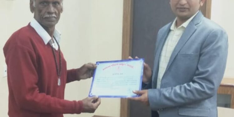 गुड सेमेरिटन योजना के तहत किया गया सम्मानित।