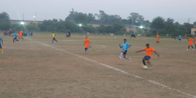 न्यू यार्ड इटारसी फुटबॉल का महासंग्राम रेलवे बॉयज फुटबॉल क्लब द्वारा आयोजित