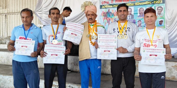 नर्मदापुरम के खिलाड़ियों ने राज्य स्तरीय मास्टर एथलेटिक चैंपियनशिप 2023 में हासिल किए 14 मेडल….