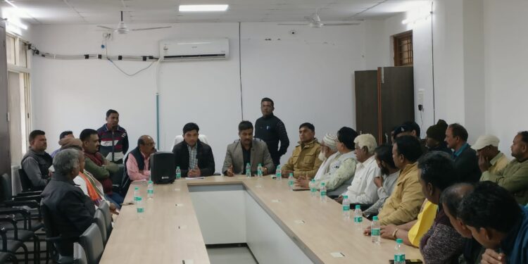 *विजयराघवगढ़ में प्रशासनिक अधिकारियों ने ली धर्मगुरूओं की बैठक* *निर्धारित मापदंड के अनुसार ध्वनि विस्तारक यंत्रों के उपयोग पर की चर्चा, सभी ने जताई सहमति*
