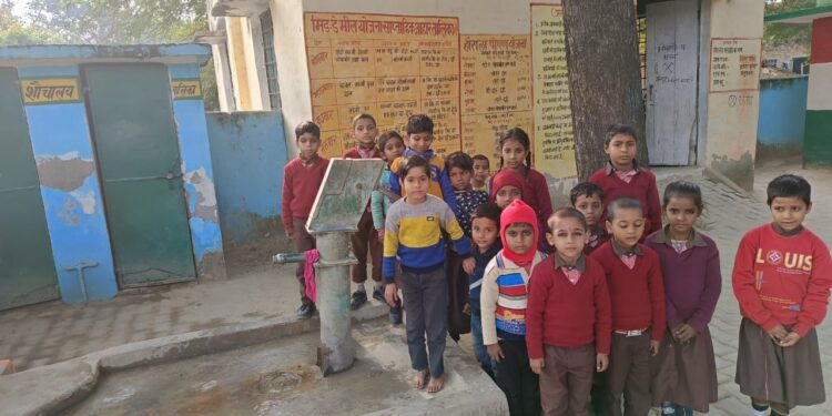 छात्र पी रहे दूषित पानी जिम्मेदार दे रहे आश्वासन शान